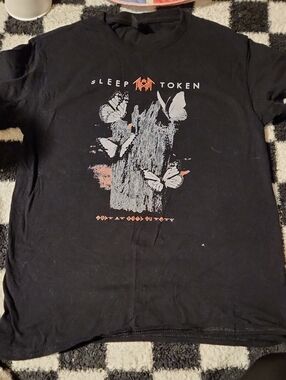 Gildan Black Short-Sleeve Tee with Butterfly and Wood Graphic